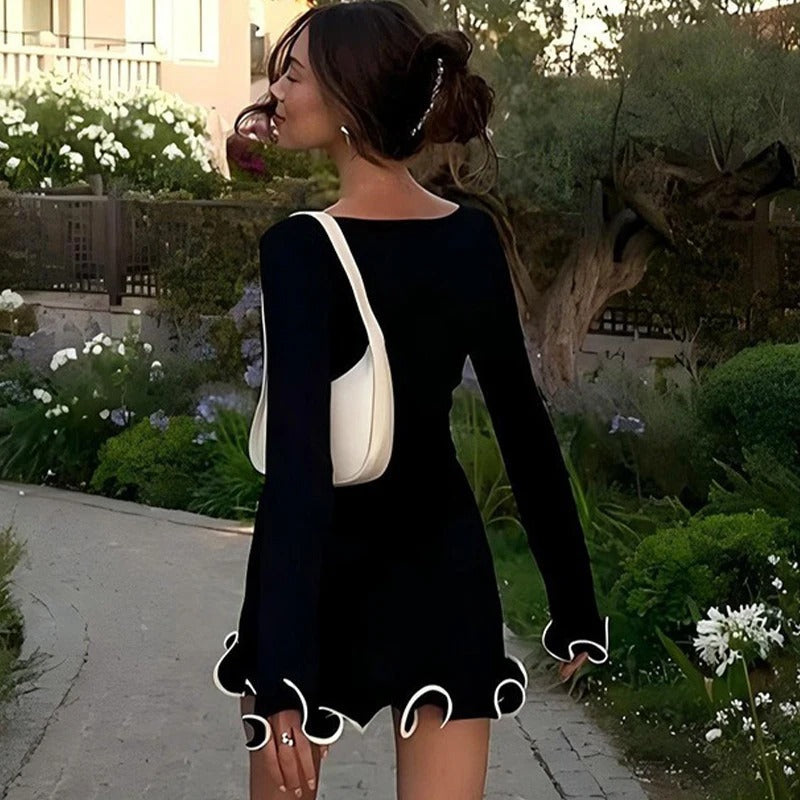 Mini abito da donna con volant – scollo a barca maniche lunghe