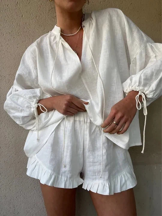 Damen-Entspannungsset aus Baumwolle – Bluse mit gebundenen Ärmeln & Volant-Shorts