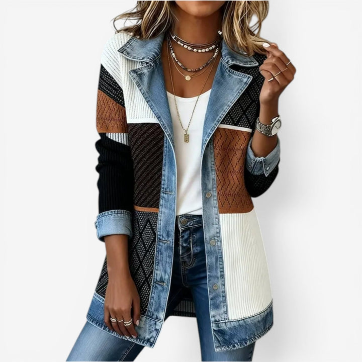 Blazer da donna in maglia morbida – bordi in denim e silhouette lunga