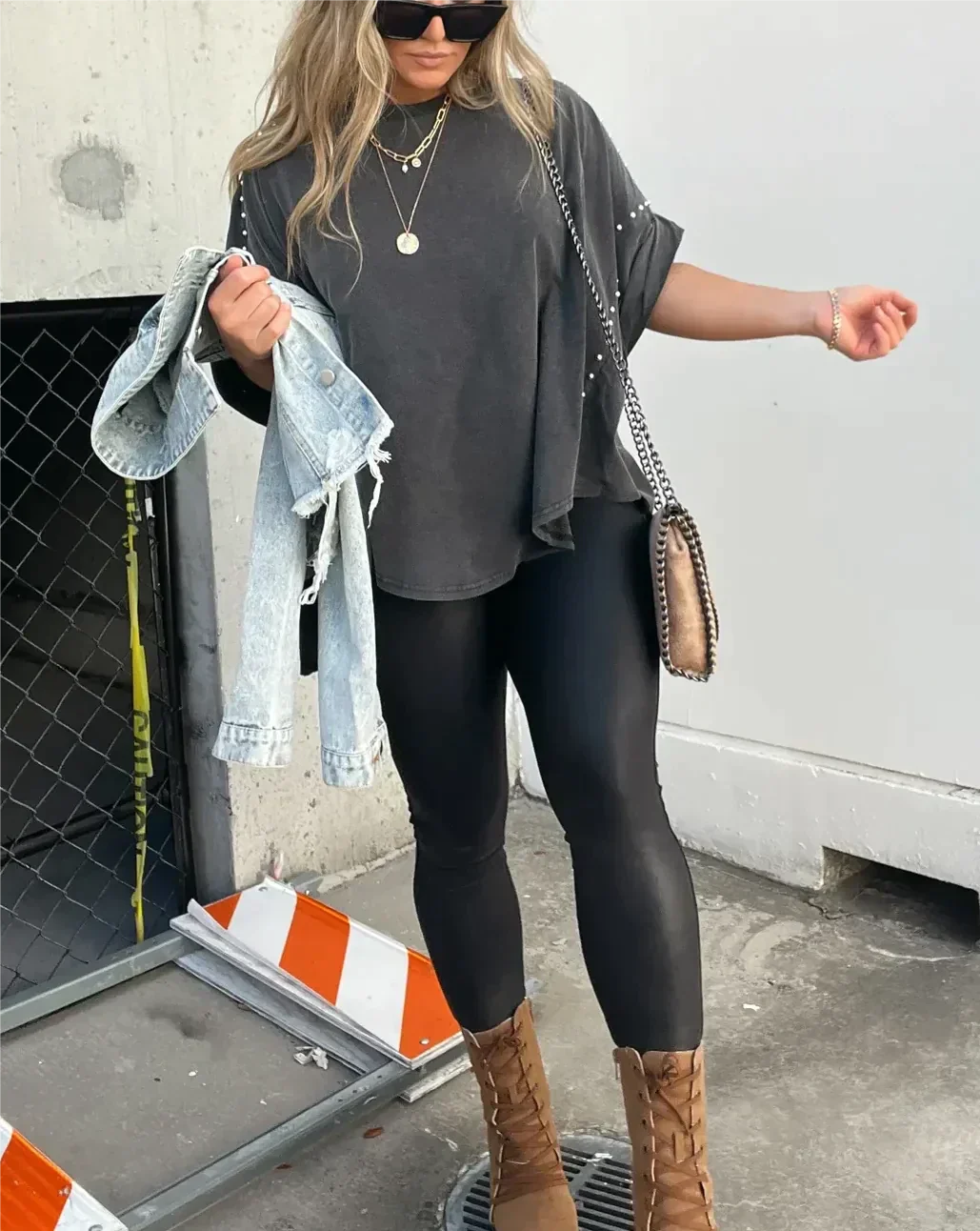 T-Shirt Femme Oversize Orné de Clous – Coupe Boyfriend Décontractée