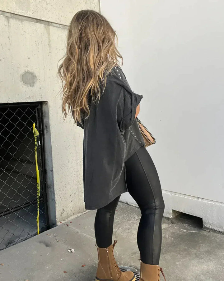 T-Shirt Femme Oversize Orné de Clous – Coupe Boyfriend Décontractée