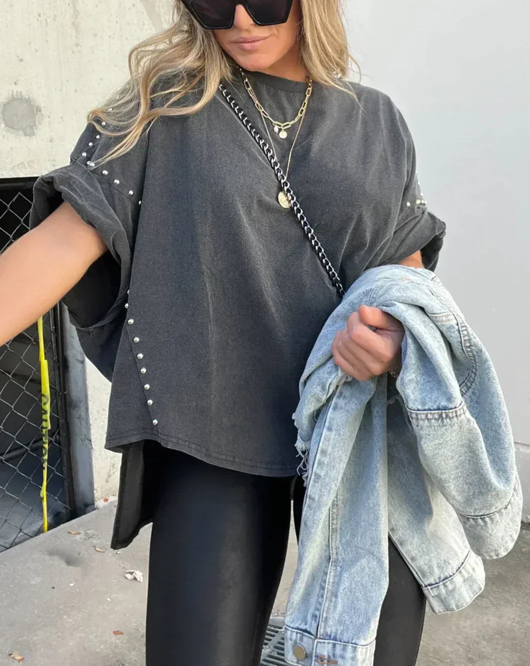 T-Shirt Femme Oversize Orné de Clous – Coupe Boyfriend Décontractée