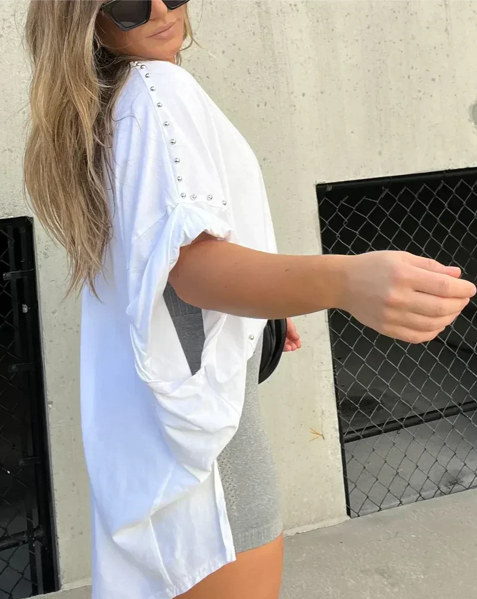 T-Shirt Femme Oversize Orné de Clous – Coupe Boyfriend Décontractée