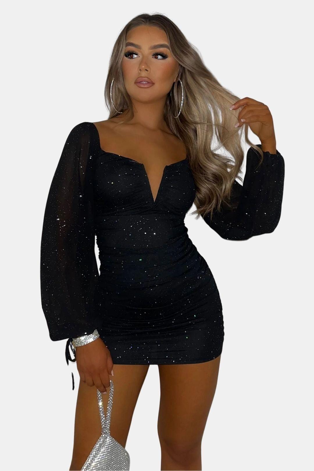 Mini-Kleid für Damen mit langen Ärmeln – tailliert mit Herz-Ausschnitt
