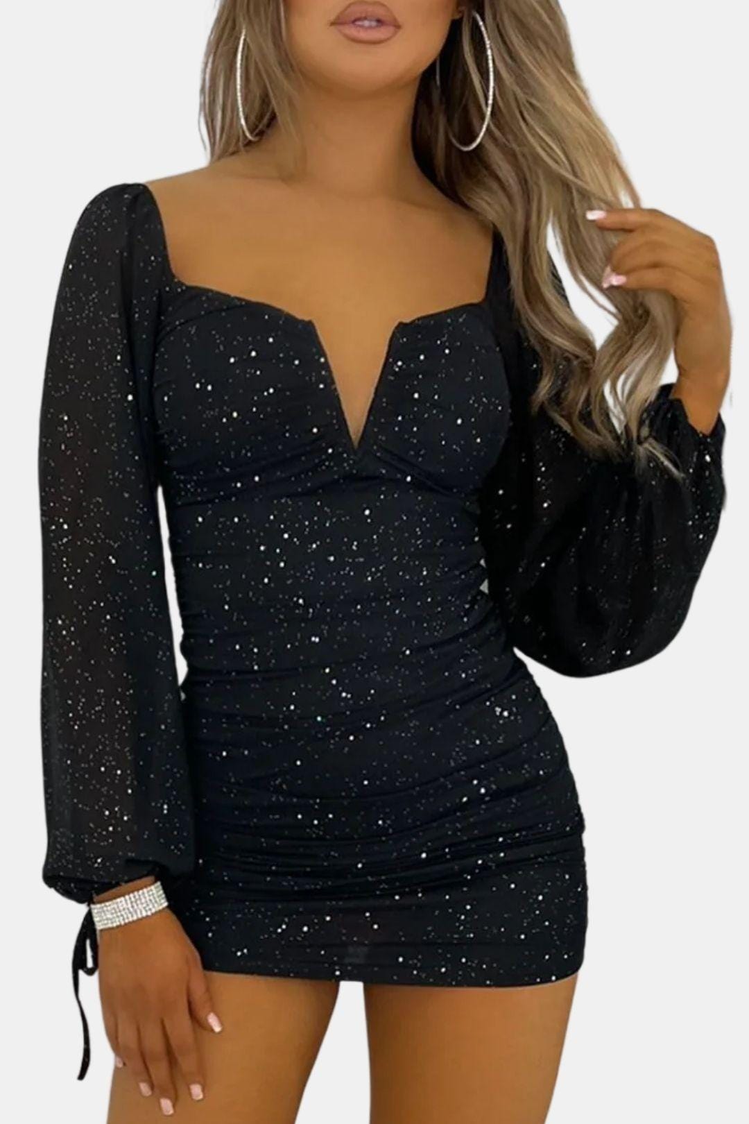 Mini-Kleid für Damen mit langen Ärmeln – tailliert mit Herz-Ausschnitt