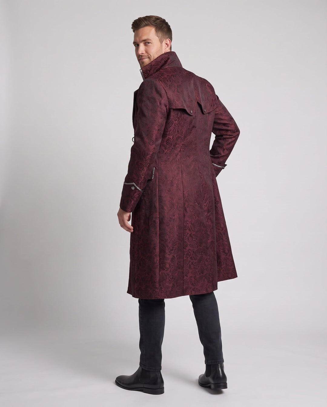 Manteau Homme Gothique à Col Montant – Ornements Raffinés