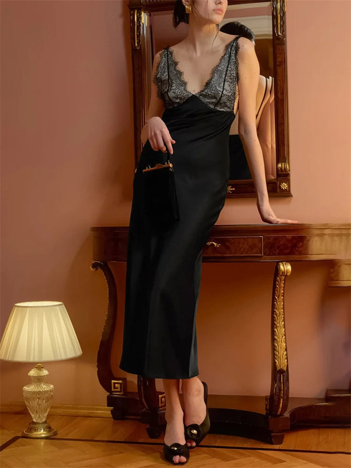 Abito lungo da donna in tessuto leggero con pizzo – scollo a V regolabile