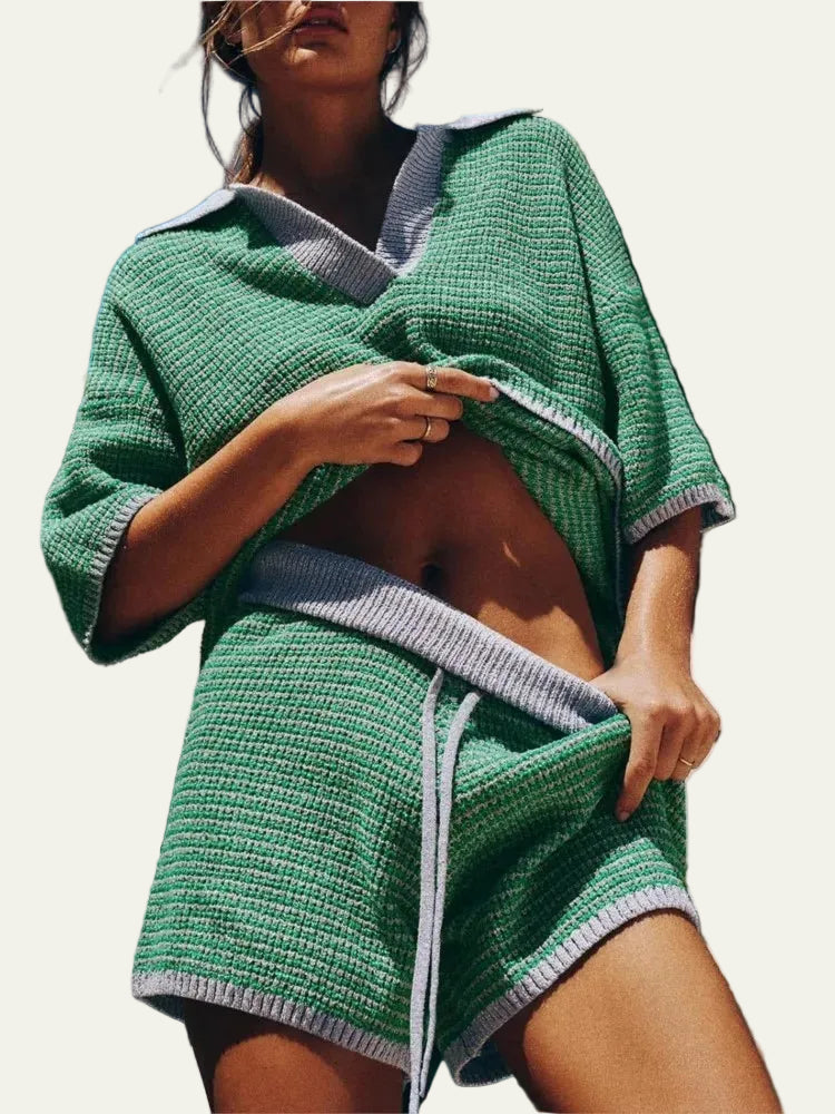 Completo Due Pezzi Donna in Maglia – Top Oversize con Scollo a V e Shorts Coordinati