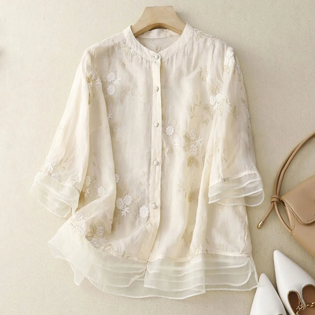 Fließende Bestickte Damenbluse – Details aus Transparentem Organza, Ausgestellt