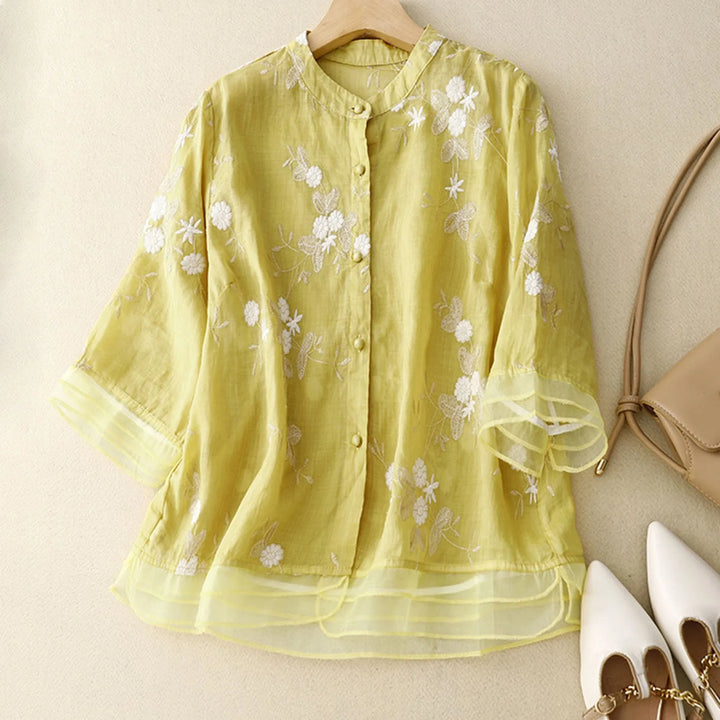 Fließende Bestickte Damenbluse – Details aus Transparentem Organza, Ausgestellt