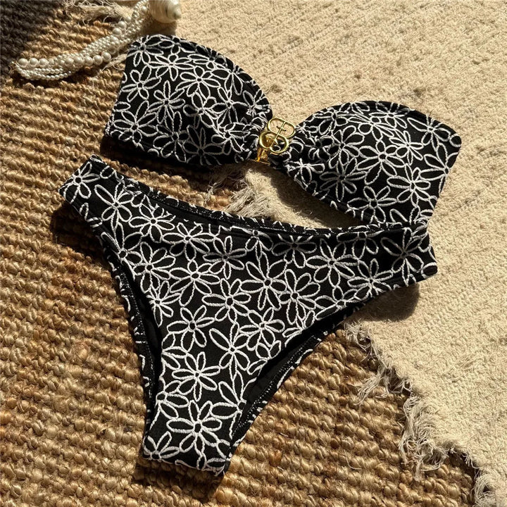Bikini donna a fascia con ricamo floreale – taglio alto