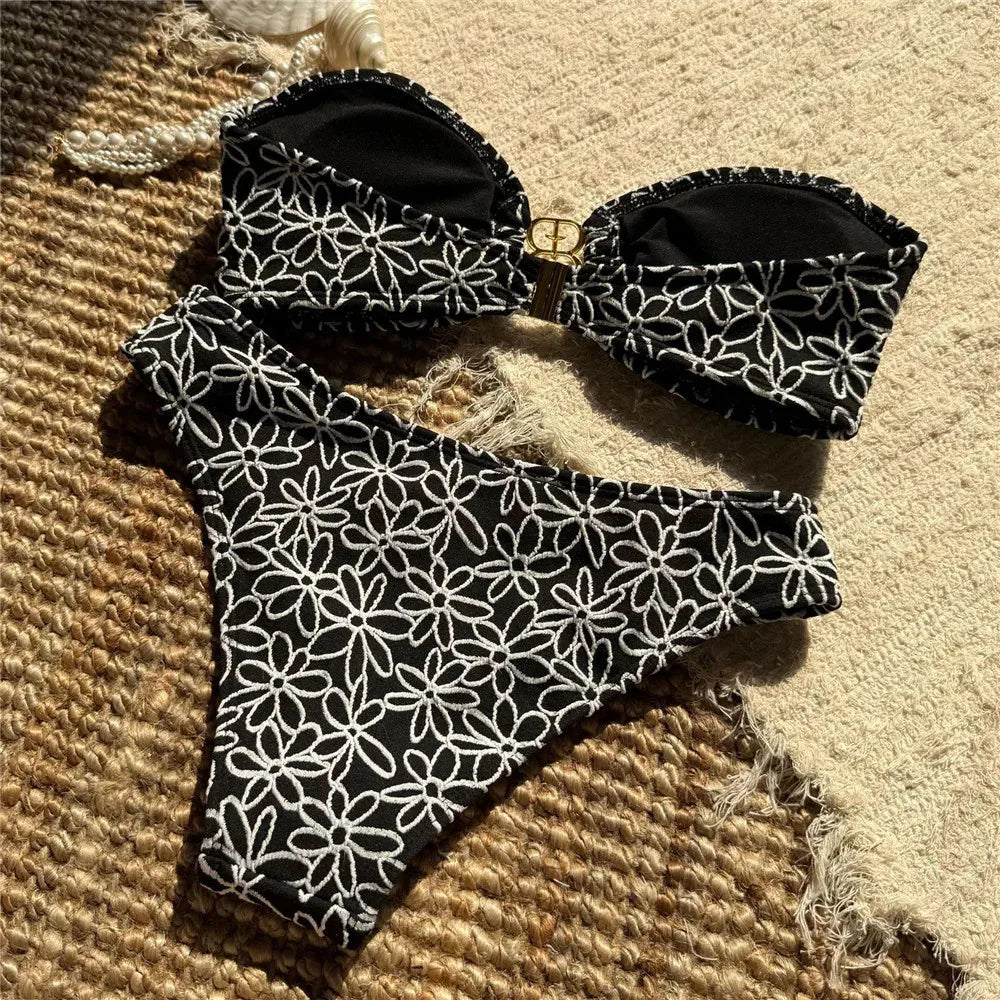 Bikini donna a fascia con ricamo floreale – taglio alto