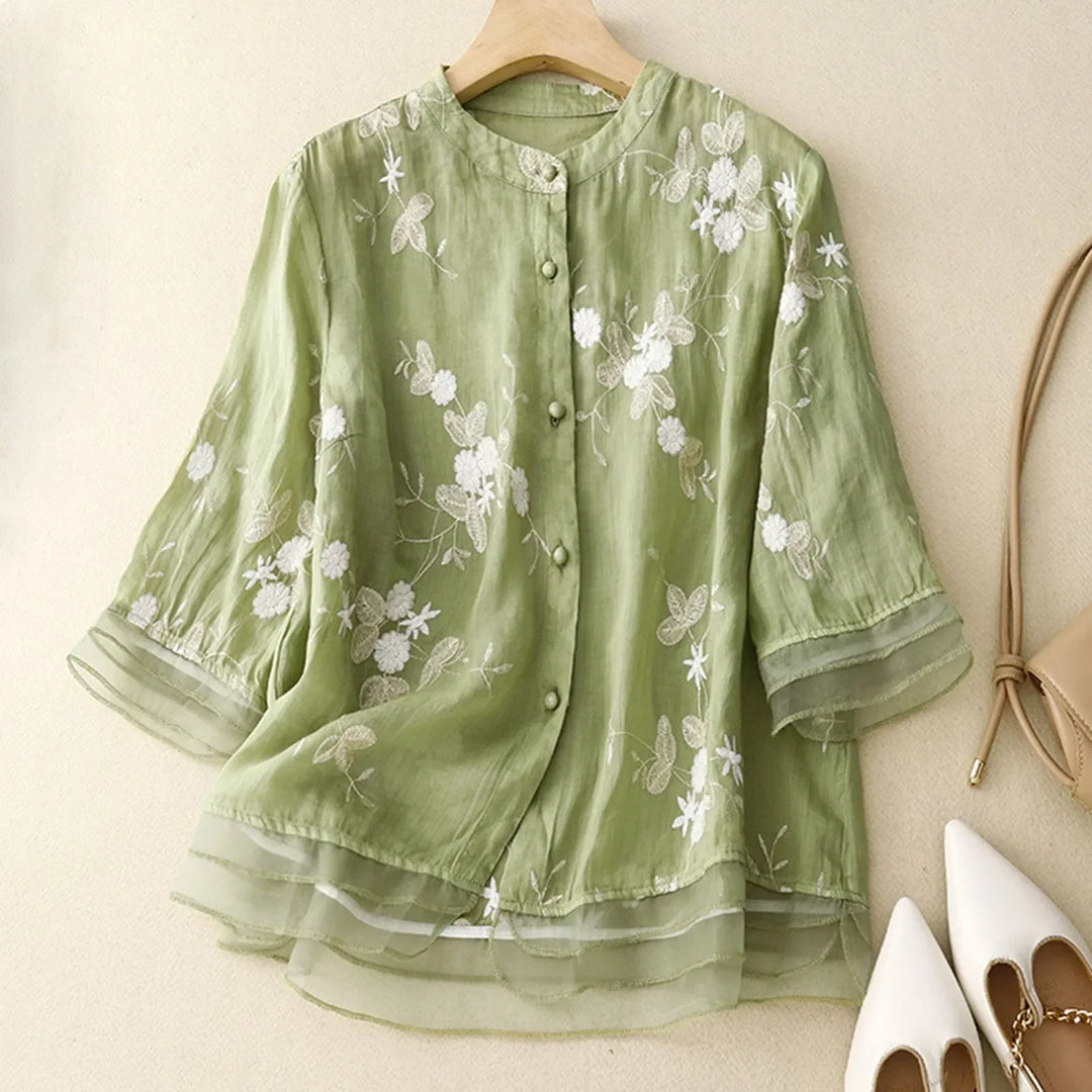 Fließende Bestickte Damenbluse – Details aus Transparentem Organza, Ausgestellt