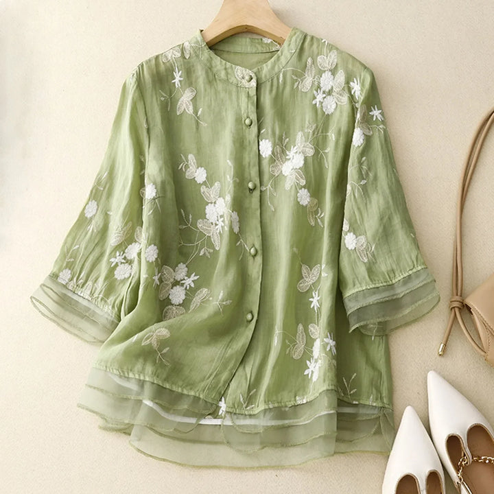 Fließende Bestickte Damenbluse – Details aus Transparentem Organza, Ausgestellt