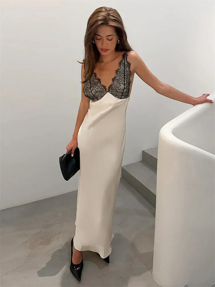 Abito lungo da donna in tessuto leggero con pizzo – scollo a V regolabile