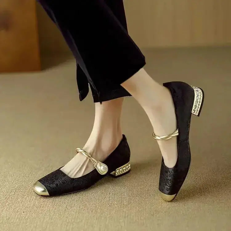 Mary Jane Pumps für Damen – Obermaterial mit geprägtem Blumenmuster & Blockabsatz