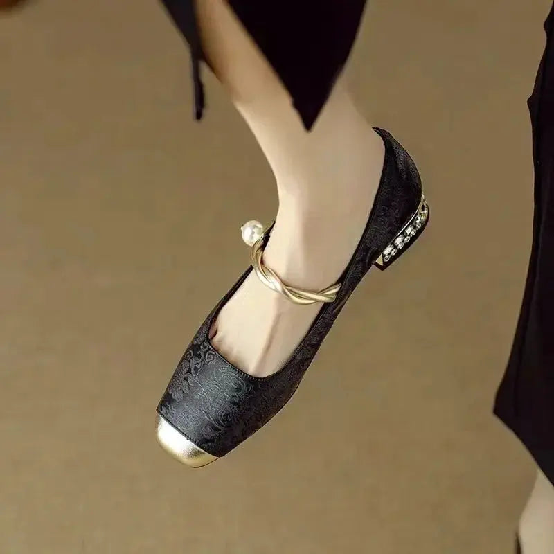 Mary Jane Pumps für Damen – Obermaterial mit geprägtem Blumenmuster & Blockabsatz