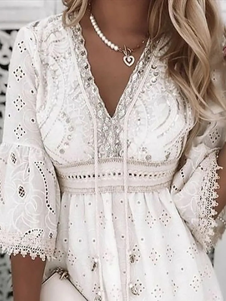 Boho-Minikleid für Damen aus Baumwolle – V-Ausschnitt mit bestickten Quasten