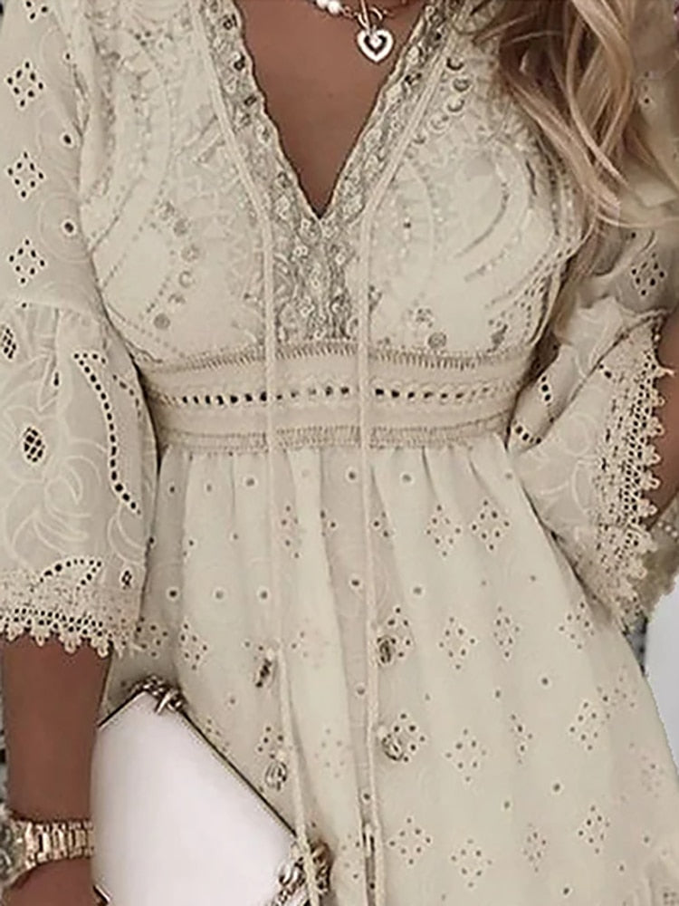 Boho-Minikleid für Damen aus Baumwolle – V-Ausschnitt mit bestickten Quasten