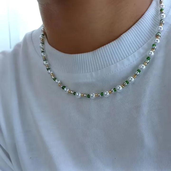 Collana Donna Uomo Perle e Accenti Verdi e Dorati – Lunghezza Regolabile