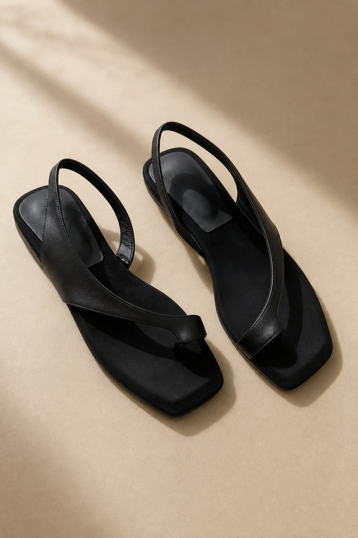 Flache Damen-Sandalen mit eckiger Zehenpartie – minimalistische Retro-Silhouette