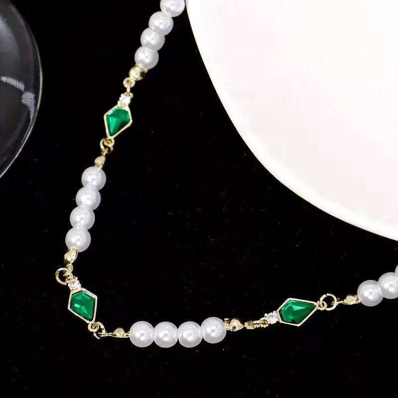 Collana Uomo Perle Dorate – Accenti Geometrici Zircone Verde