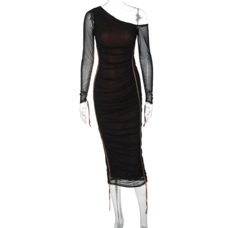 Langes Damenkleid Bodycon – Asymmetrischer Ausschnitt, Ein-Schulter-Design, Lange durchsichtige Ärmel