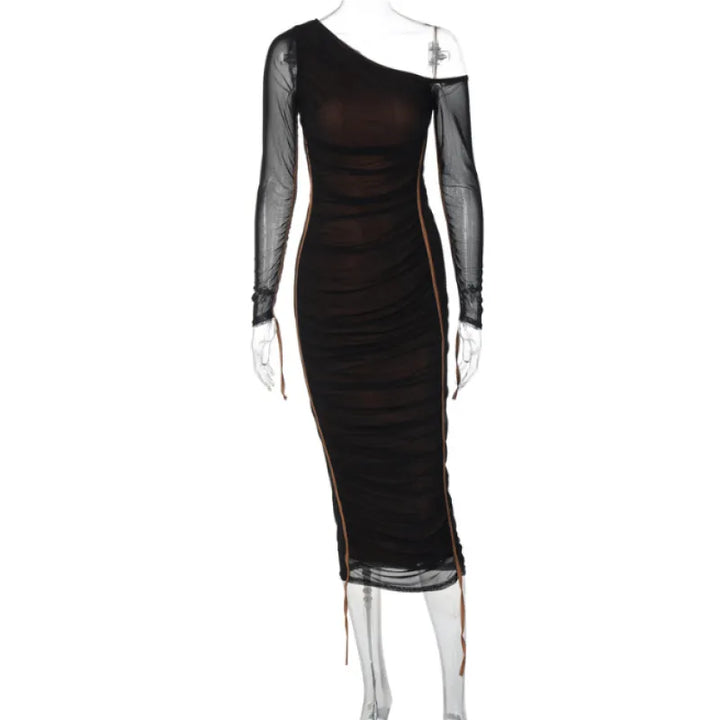 Langes Damenkleid Bodycon – Asymmetrischer Ausschnitt, Ein-Schulter-Design, Lange durchsichtige Ärmel