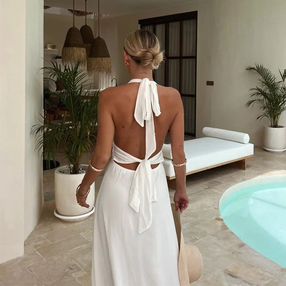 Langes Damenkleid mit Neckholder – Tiefer Ausschnitt, Hohe Taille und Seitenschlitz