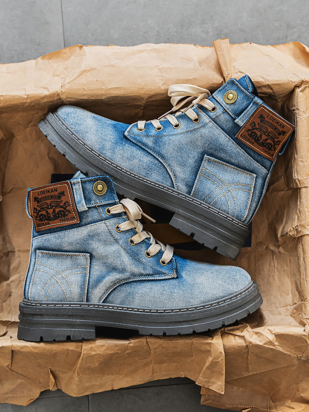 Men's Lace-Up Boots in Textured Canvas – Thick Sole and Contrasting Stitching