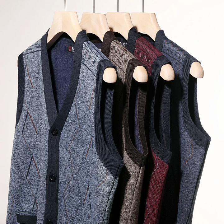 Herrenweste mit V-Ausschnitt aus doppellagigem Fleece-Strick – Knopfverschluss