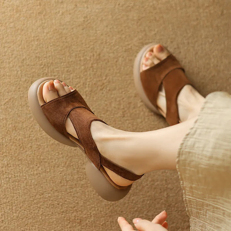 Sandali donna con zeppa – Fasce incrociate, punta aperta, slip-on