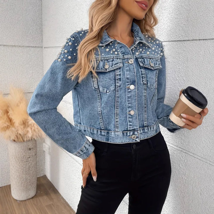 Kurze Damen-Jeansjacke mit Perlen – Lässiger Schnitt