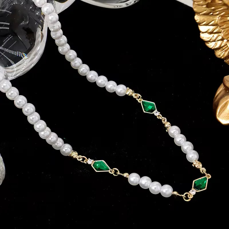 Collana Uomo Perle Dorate – Accenti Geometrici Zircone Verde