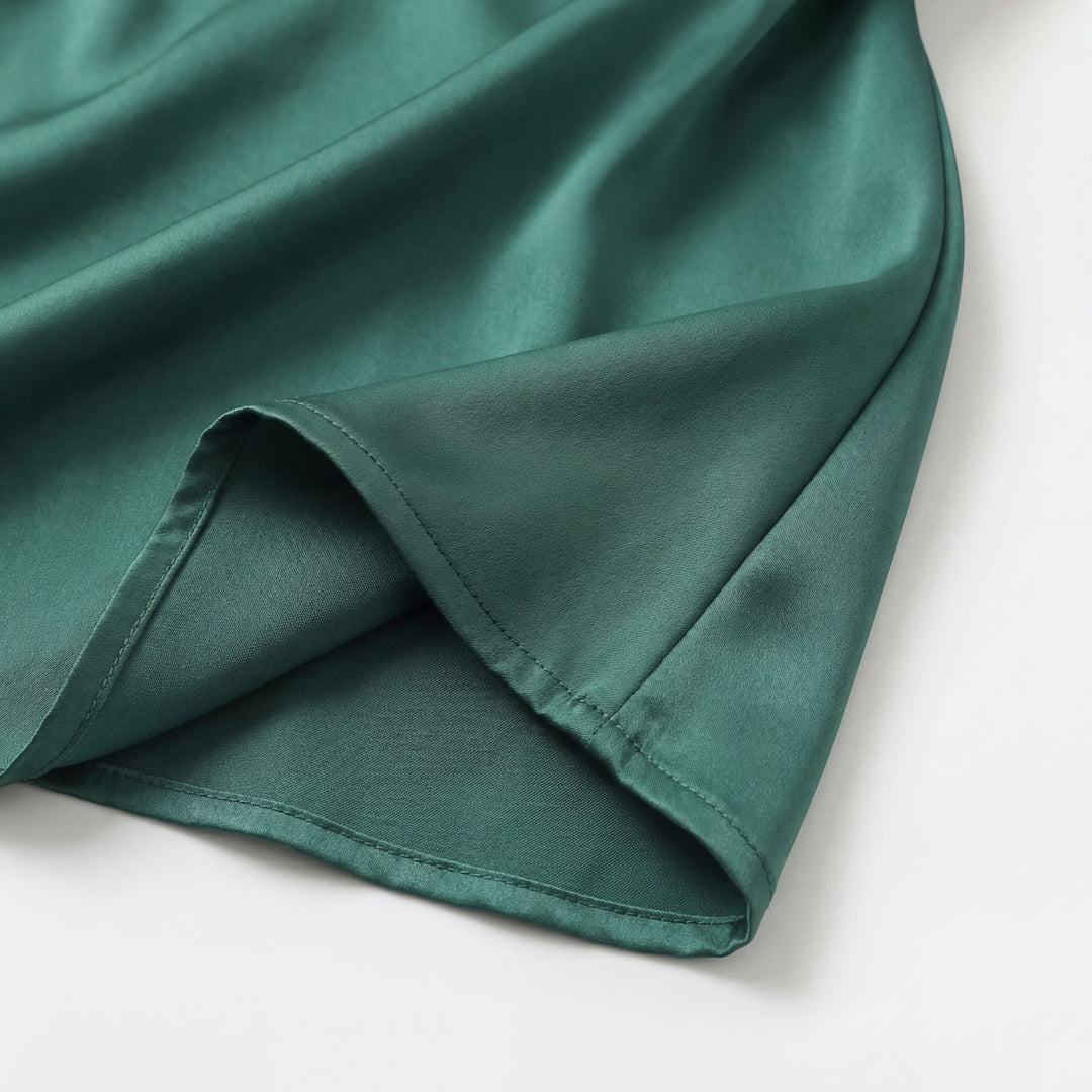 Damen Slip-Kleid aus 100% Seidensatin – Eleganter drapierter Ausschnitt, schräger Schnitt