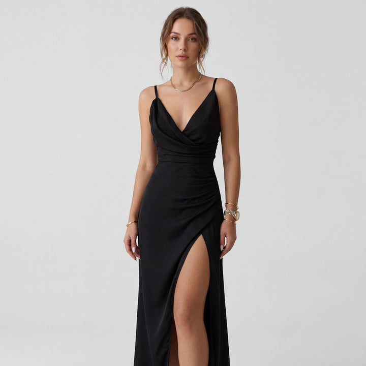 Damen Slip-Kleid mit V-Ausschnitt und Schlitz – Slim Fit mit Trägern | Seidig Drapiert