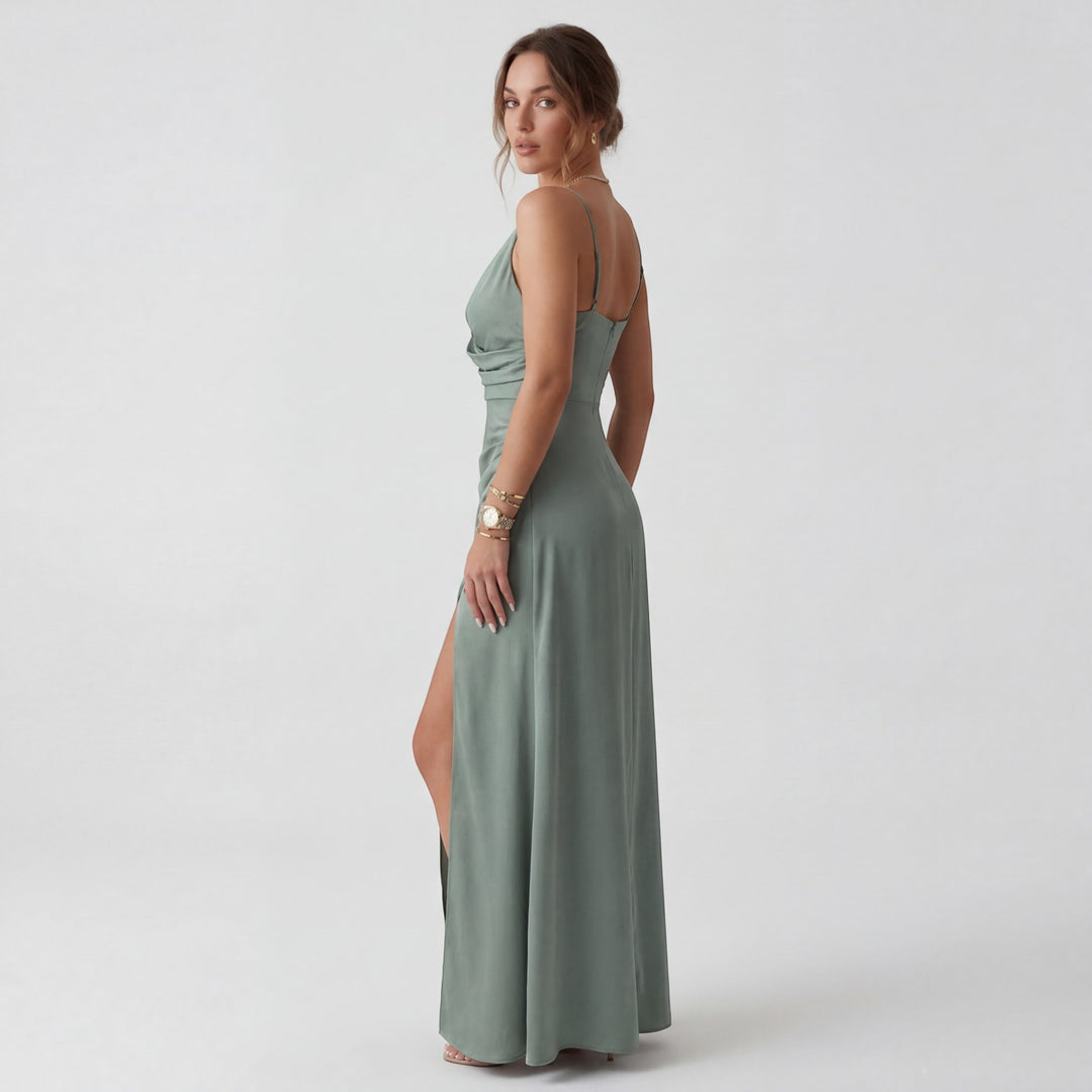 Damen Slip-Kleid mit V-Ausschnitt und Schlitz – Slim Fit mit Trägern | Seidig Drapiert