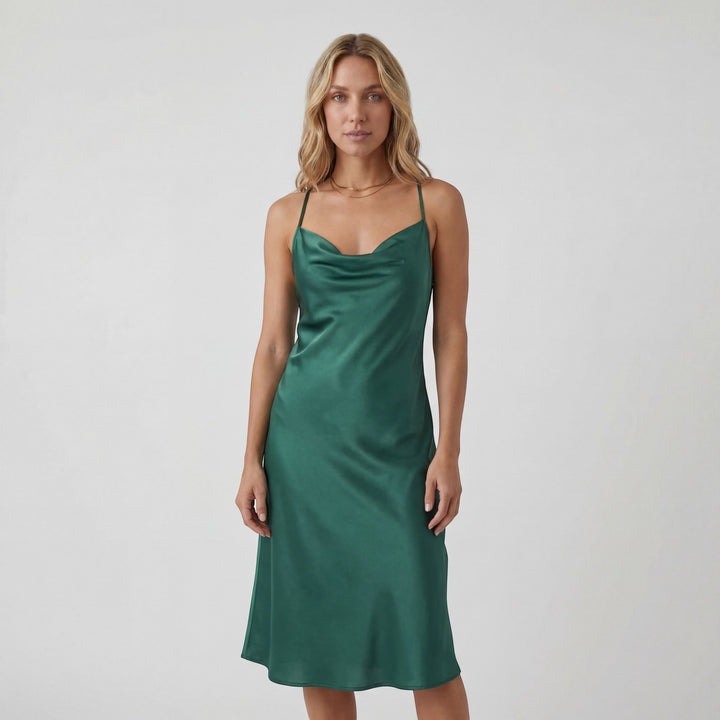 Damen Slip-Kleid aus 100% Seidensatin – Eleganter drapierter Ausschnitt, schräger Schnitt