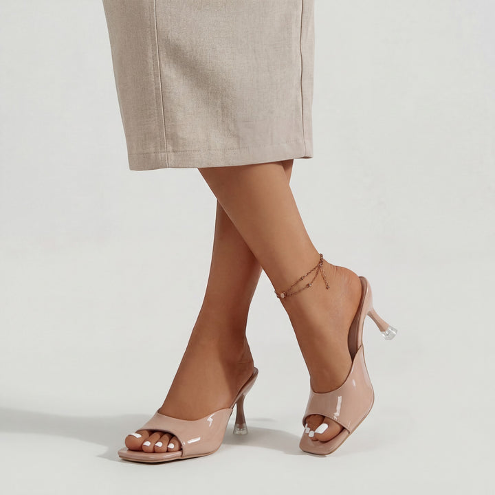 Damen Mules mit Absatz aus glänzendem Leder – Quadratische Spitze