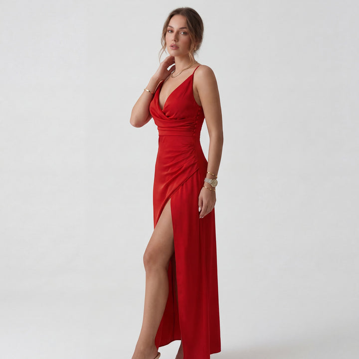 Damen Slip-Kleid mit V-Ausschnitt und Schlitz – Slim Fit mit Trägern | Seidig Drapiert