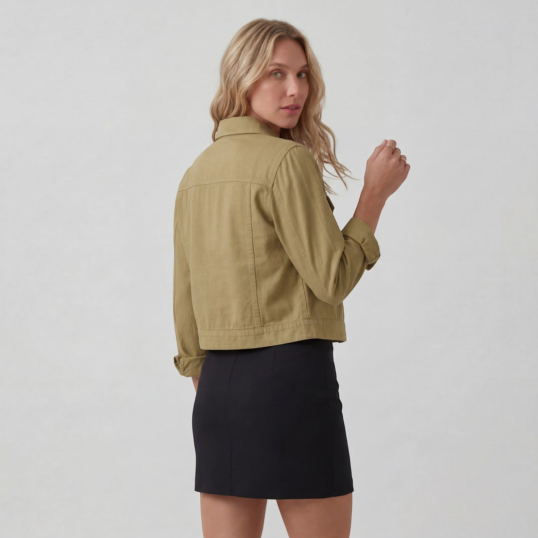 Kurze Damenjacke aus Baumwollmischung – Weiter Schnitt mit Brusttaschen