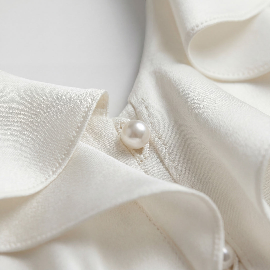 Damen Midikleid aus Stoff – Detail mit Volantkragen