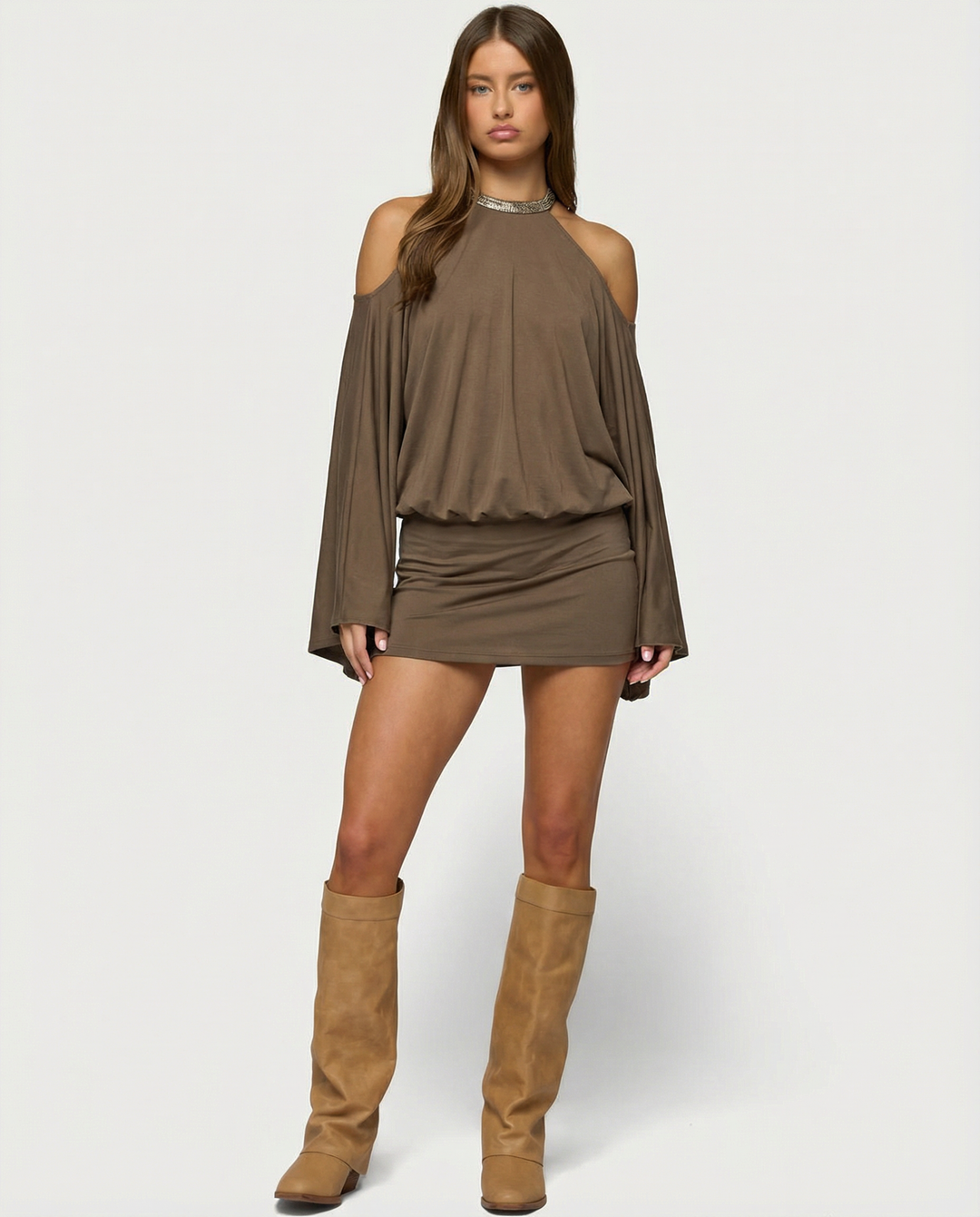 Robe Mini Femme Dos Ouvert – Col Bardot et Chaînes Dorées
