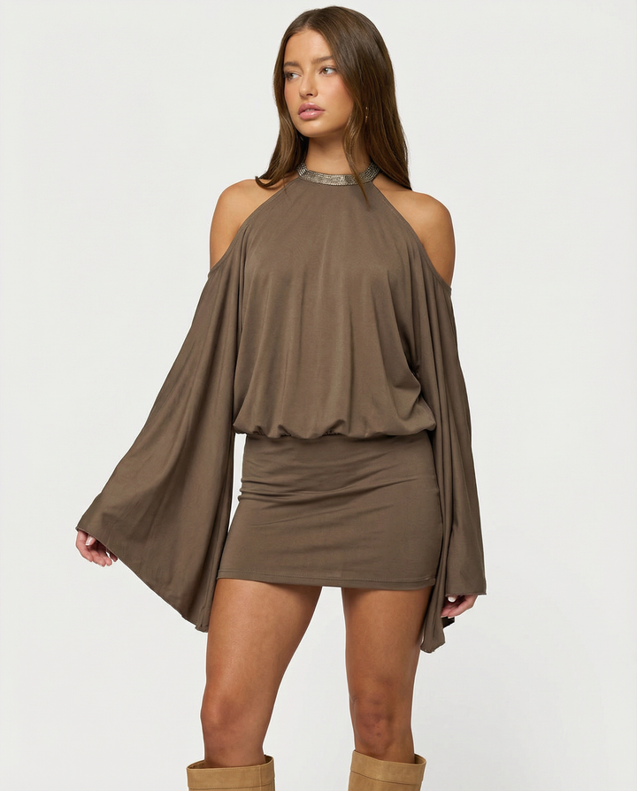 Robe Mini Femme Dos Ouvert – Col Bardot et Chaînes Dorées