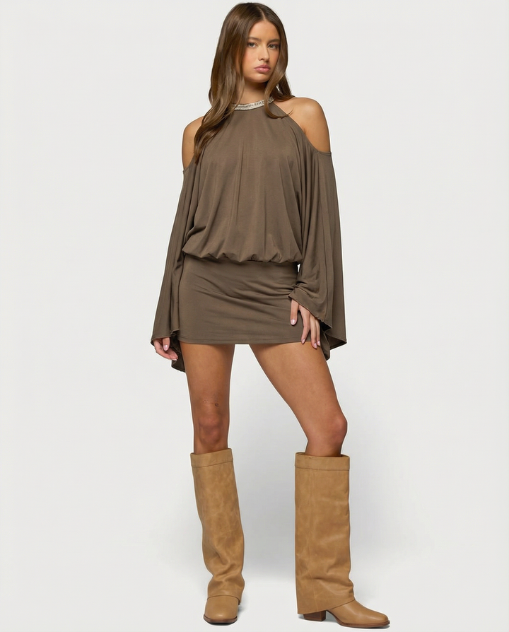 Robe Mini Femme Dos Ouvert – Col Bardot et Chaînes Dorées