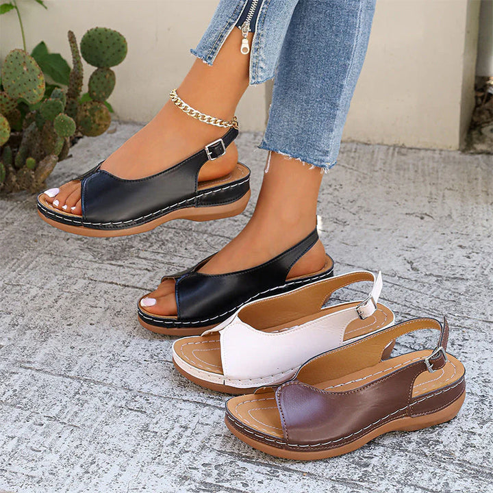 Flache Damen-Sandale aus glattem veganem Leder – Offene Spitze mit Schnallen-Slingback