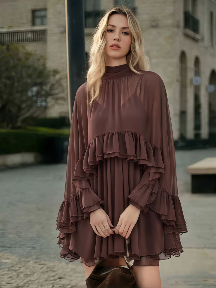 Mittellanges Damenkleid aus Chiffon – elegante Volants