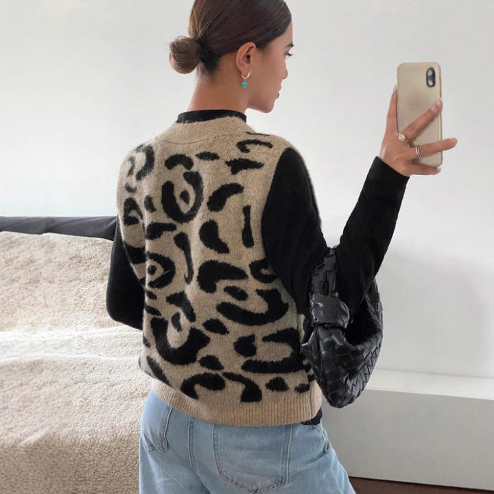 Leopardcardigan til kvinder i strik – V-hals og klassisk snit