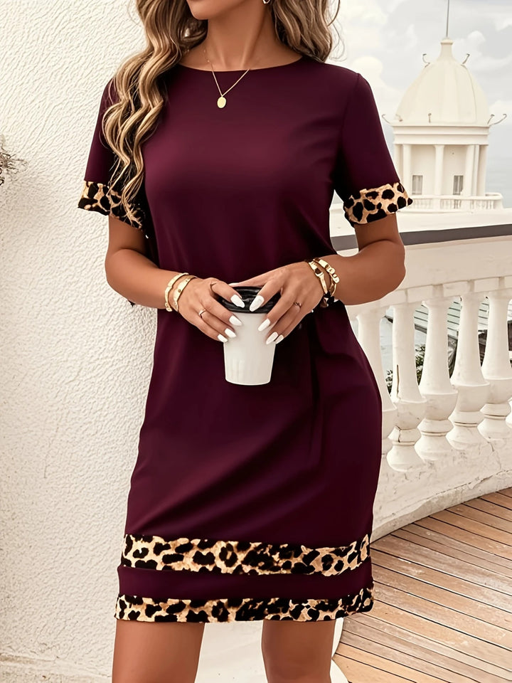 Robe Mini Femme en Maille – Coupe Droite, Détails Contrastants