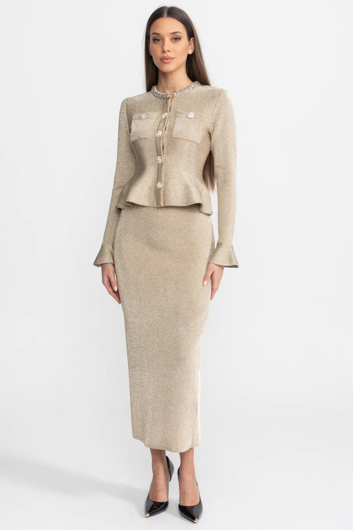 Eng anliegendes Damenkleid – lange Ärmel, hohe Taille